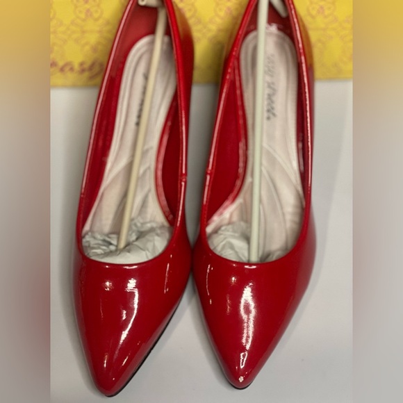 Easy Street Pointe Womens 2”‎ Red Pumps size 9 Brand New in Box - Picture 6 of 8